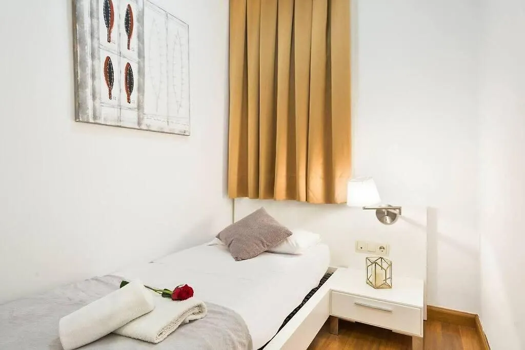 Apartment Central And Elegant 4 Bedroom By Placa Catalunya Barcelona